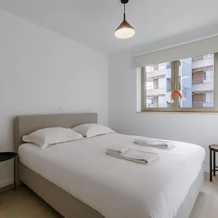 Daire Stylish Family-friendly Retreat, Close To Harbor And Free Parking
