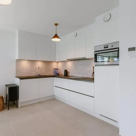 Stylish Family-friendly Retreat, Close To Harbor And Free Parking Daire Oostende